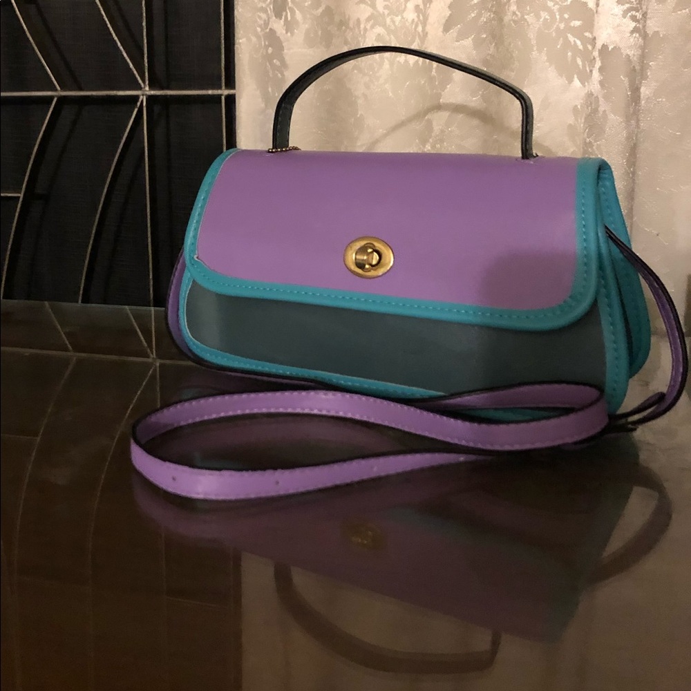 Twist to Lock Envelope Handbag - Picture 8 of 9